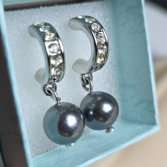 Silver Tone Rhinestones Gray Fuax Pearl Drop Earrings - Picture 6 of 17